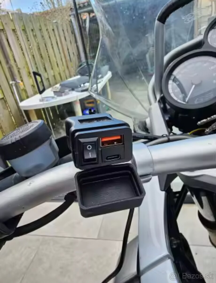 Zásuvka na motocykel