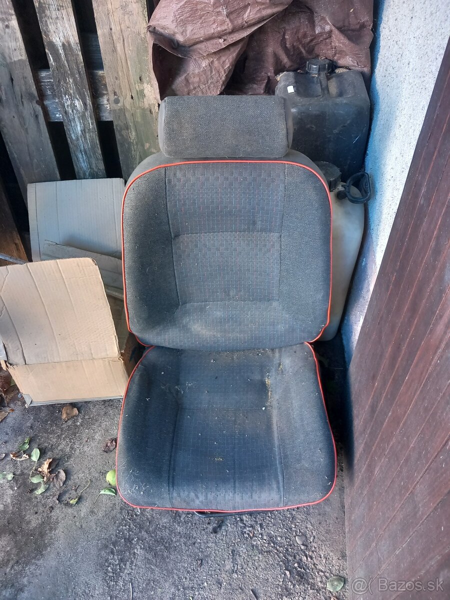 Peugeot 309 gti sedačky