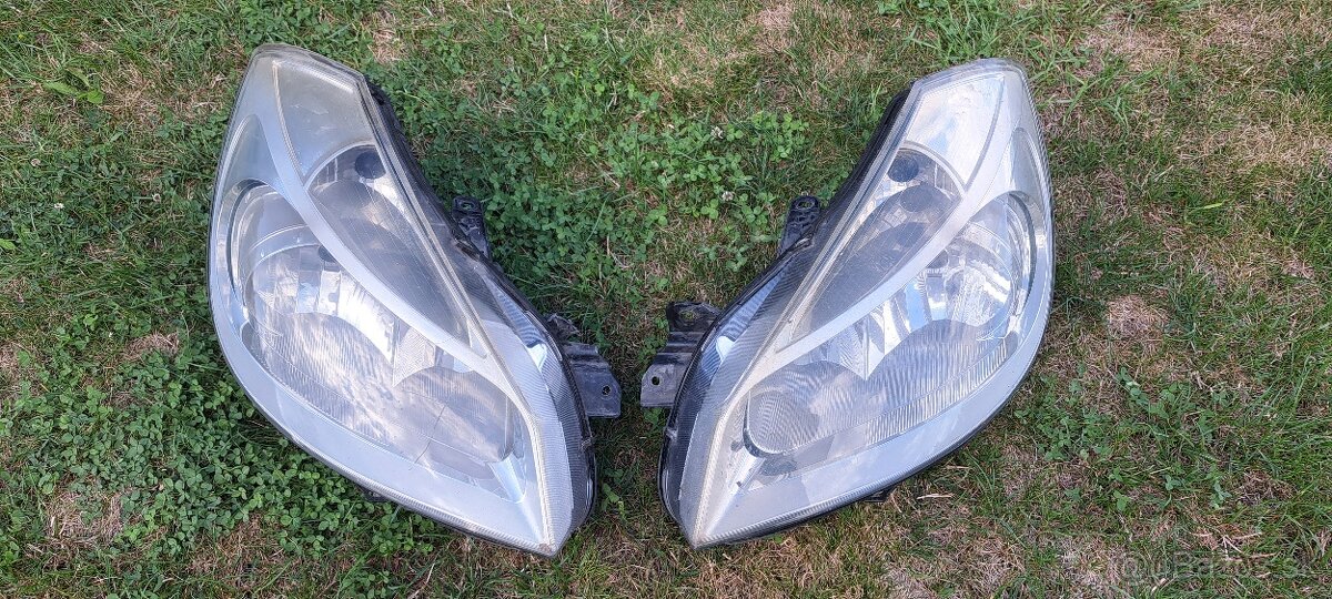 Predné svetlá Renault Clio 3