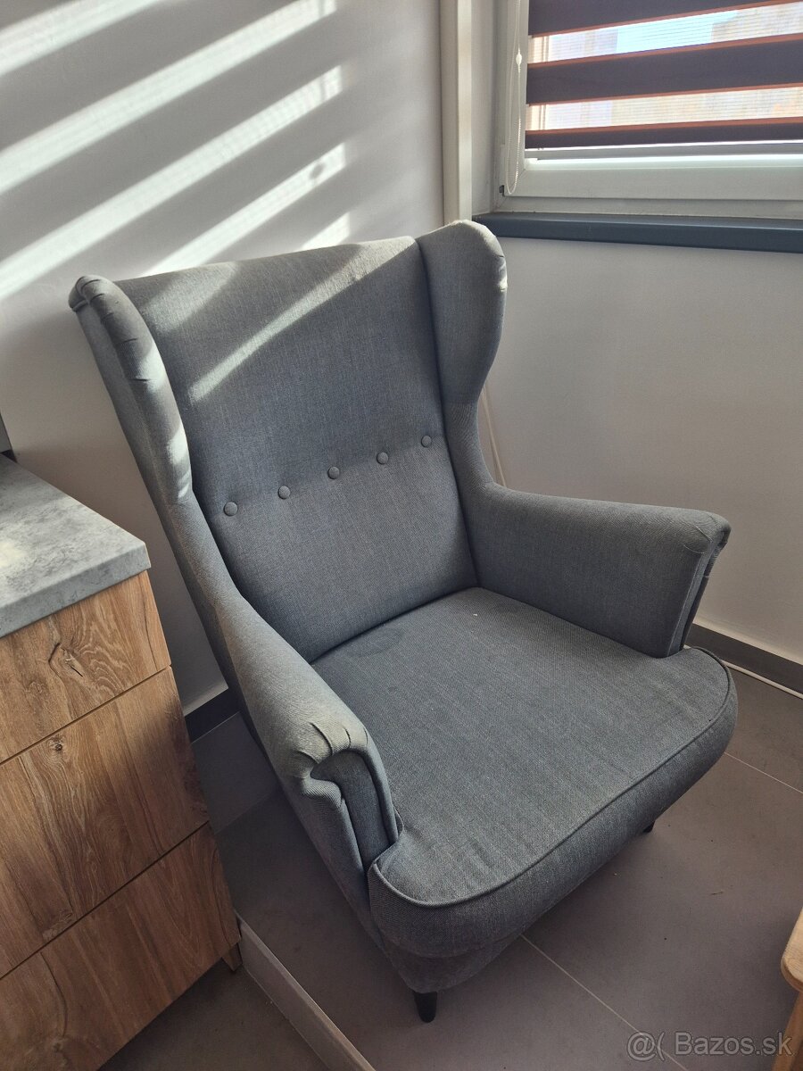 Predám IKEA kreslo Nordvalla – šedé, dobrý stav