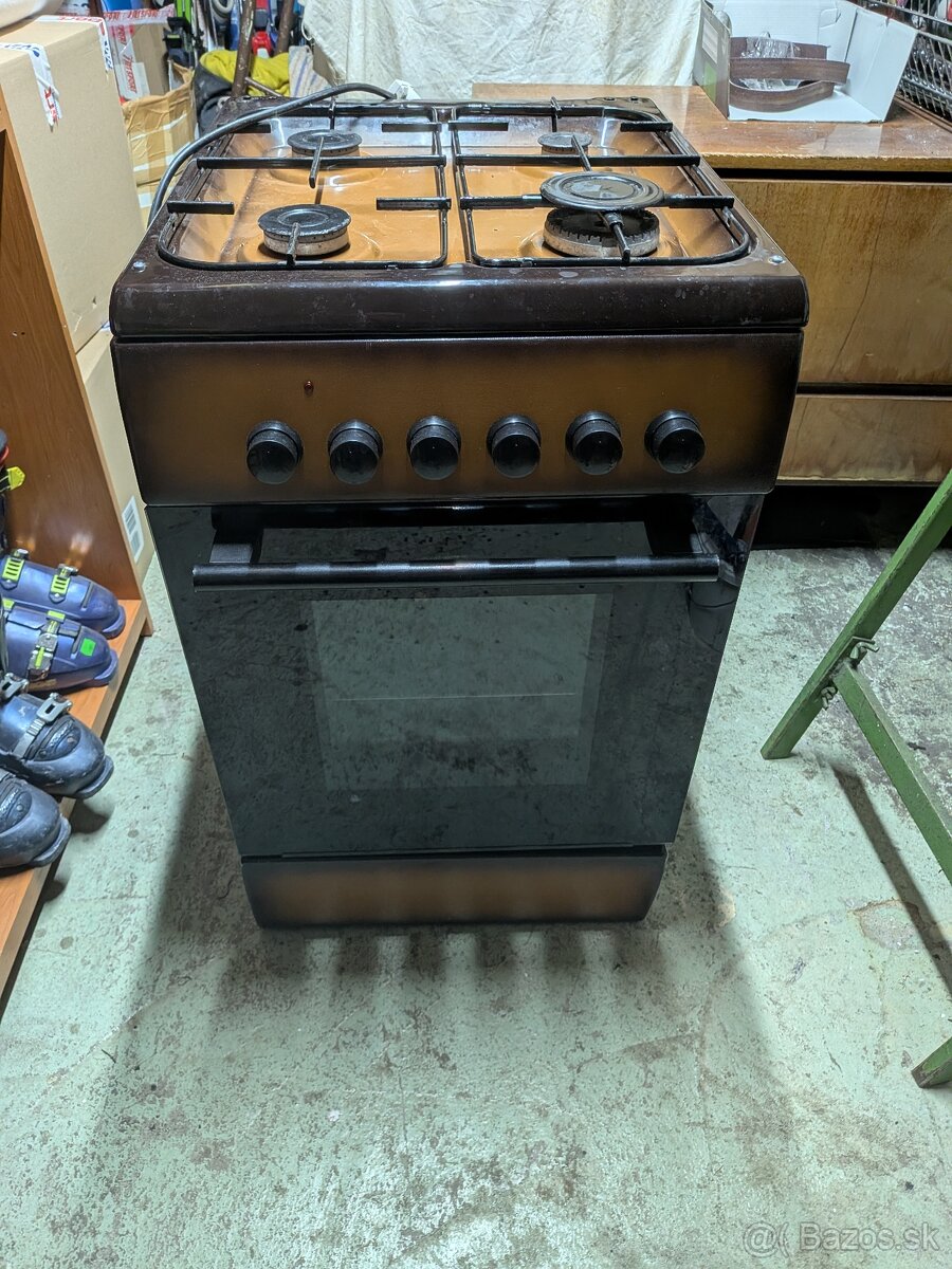 Elektrická rúra s plynovým sporákom