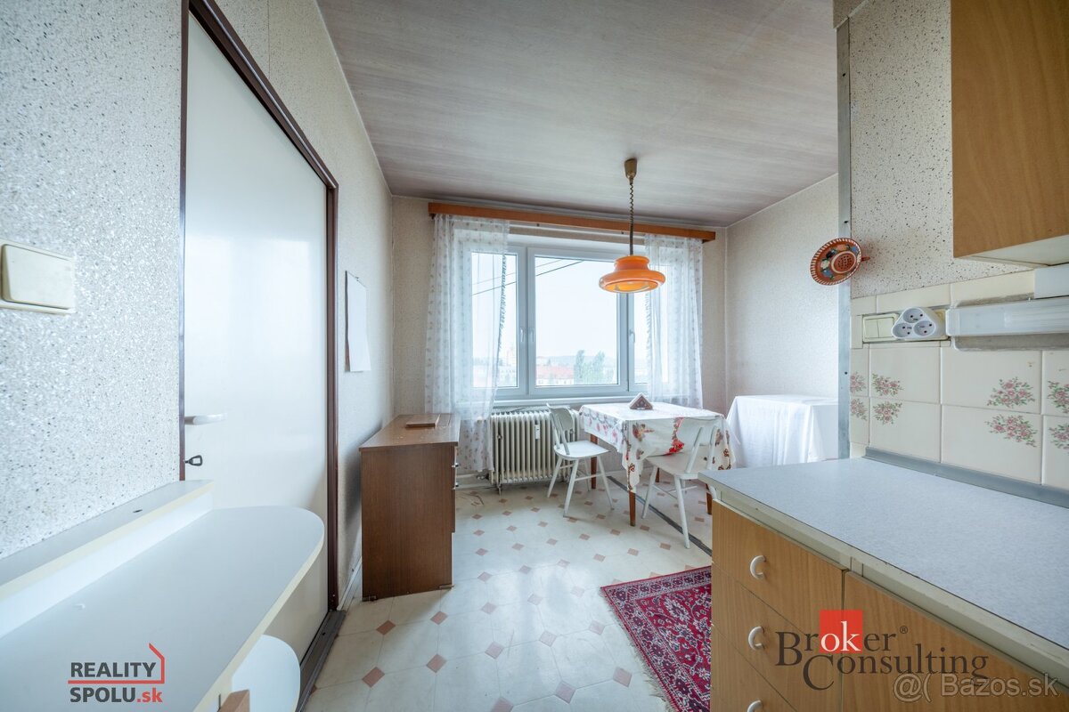 Na predaj 4 izbový byt v centre mesta Lučenec