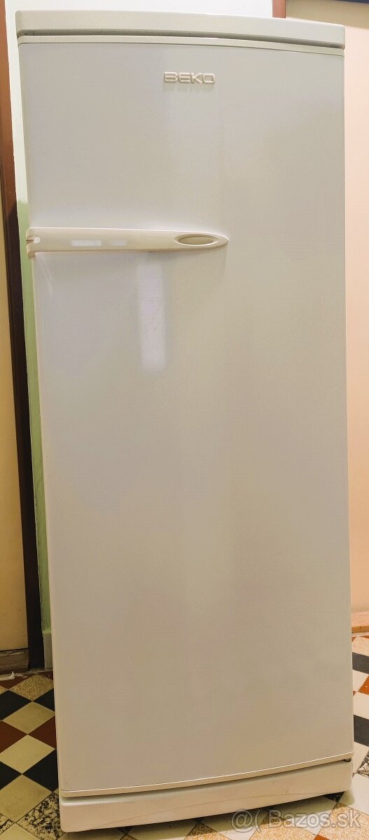 PREDÁM CHLADNIČKU S MRAZNIČKOU BEKO 275 l