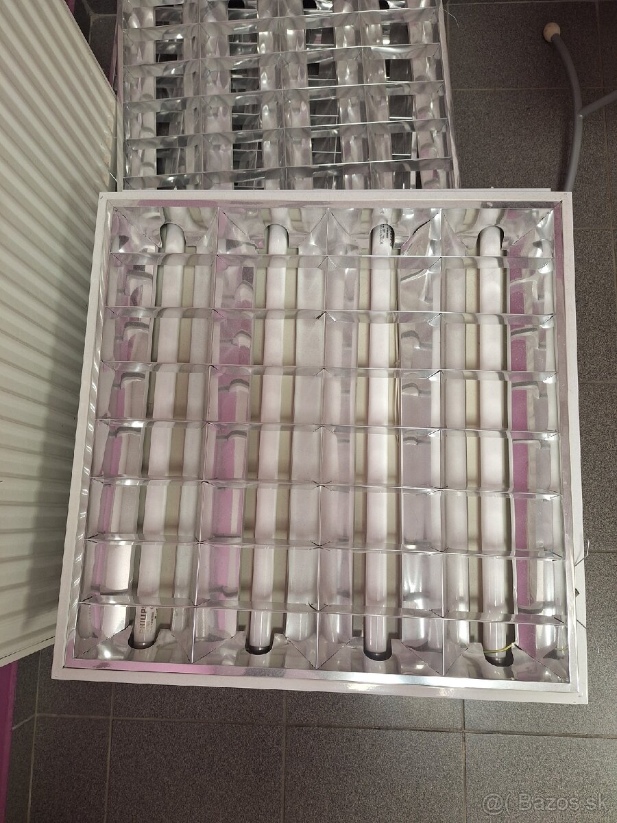 Stropné neónové svetlo