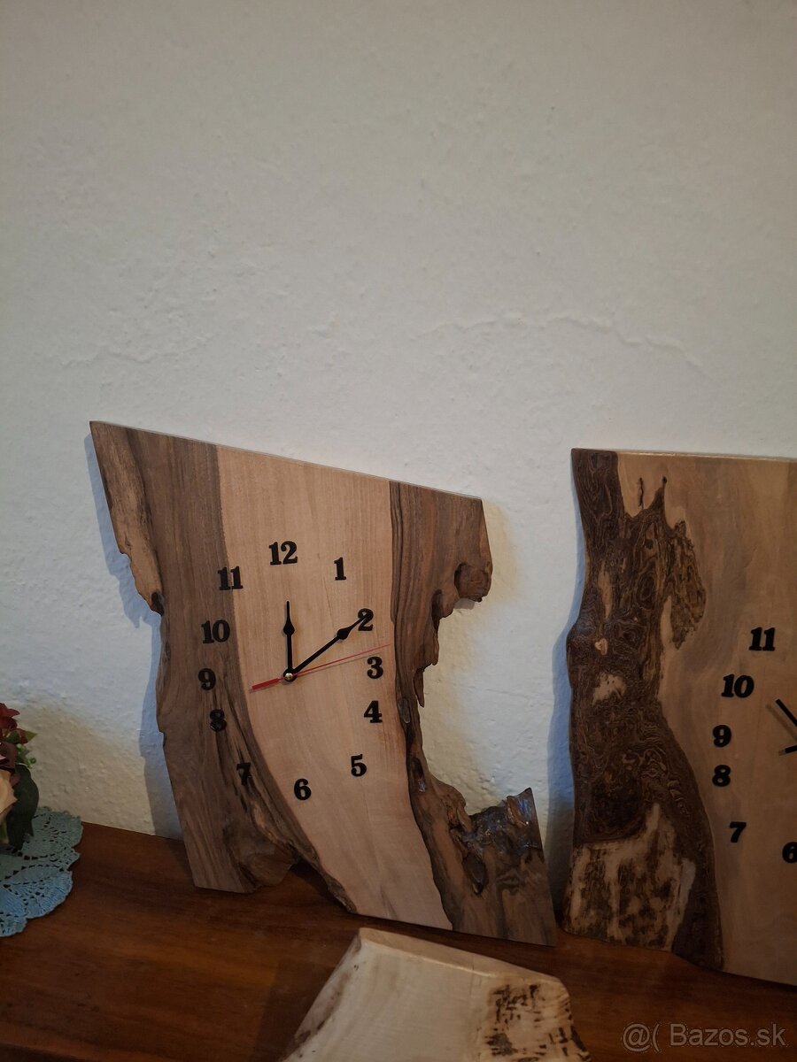 Predám nástenné hodiny z dreva