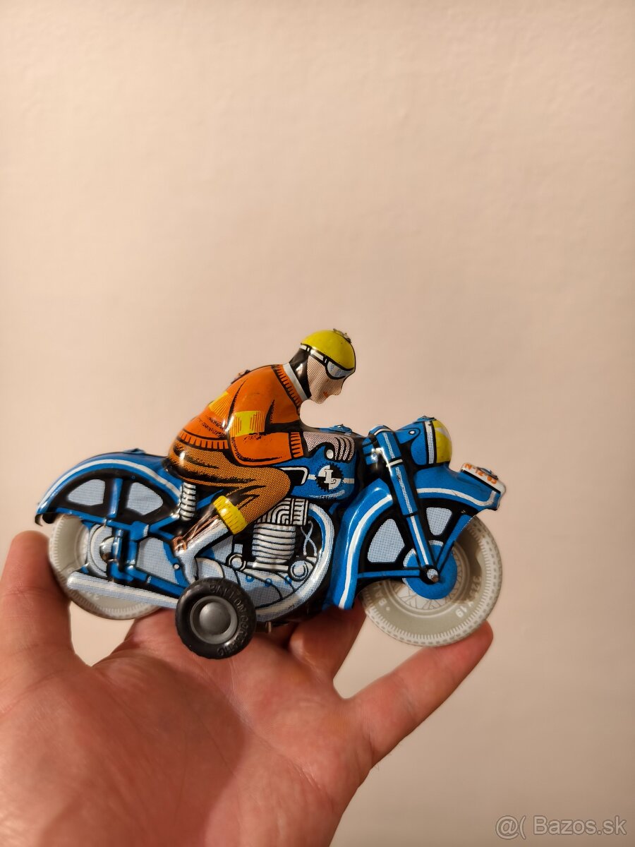 Plechová motorka