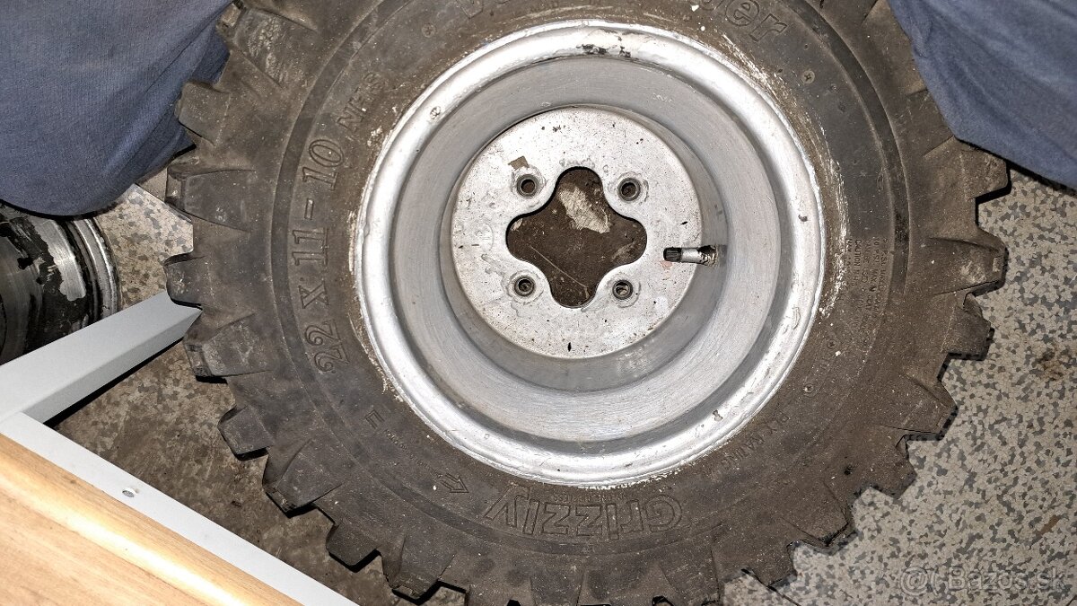 Predám 1 koleso a 1 disk na LTZ 400 . 22x11x10
