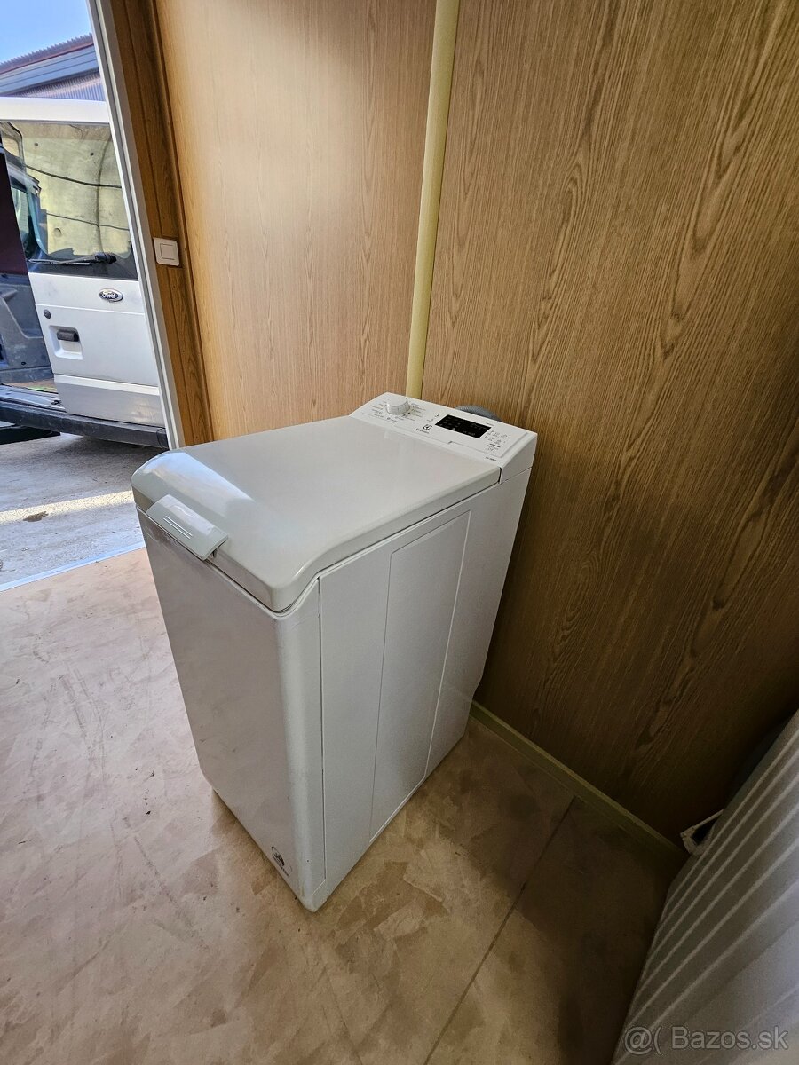 Práčku Electrolux plne funkčná s dovoz a zapojenie