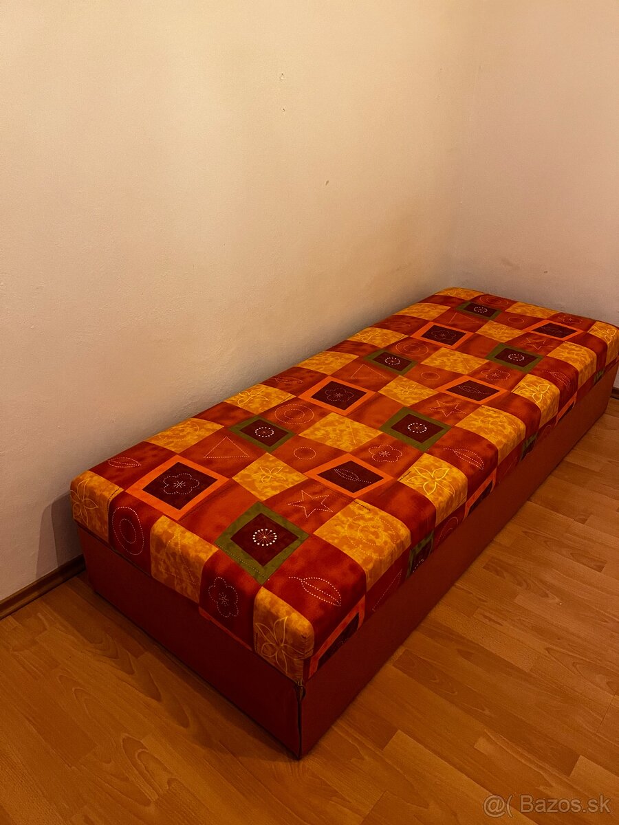 Postel, skrine, stolík, stolička, kreslo