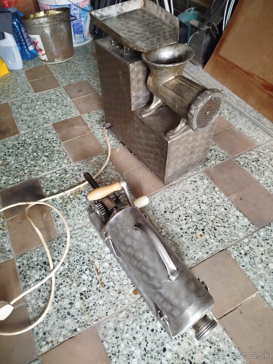 Elektrický mlynček na mäso + hurkostroj