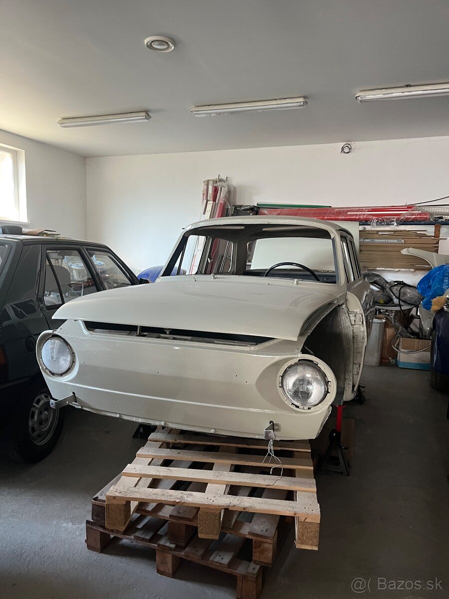 Škoda 100