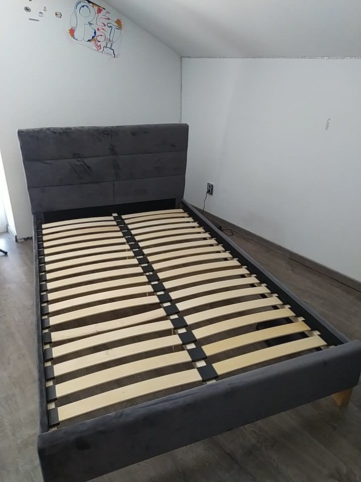 Posteľ
