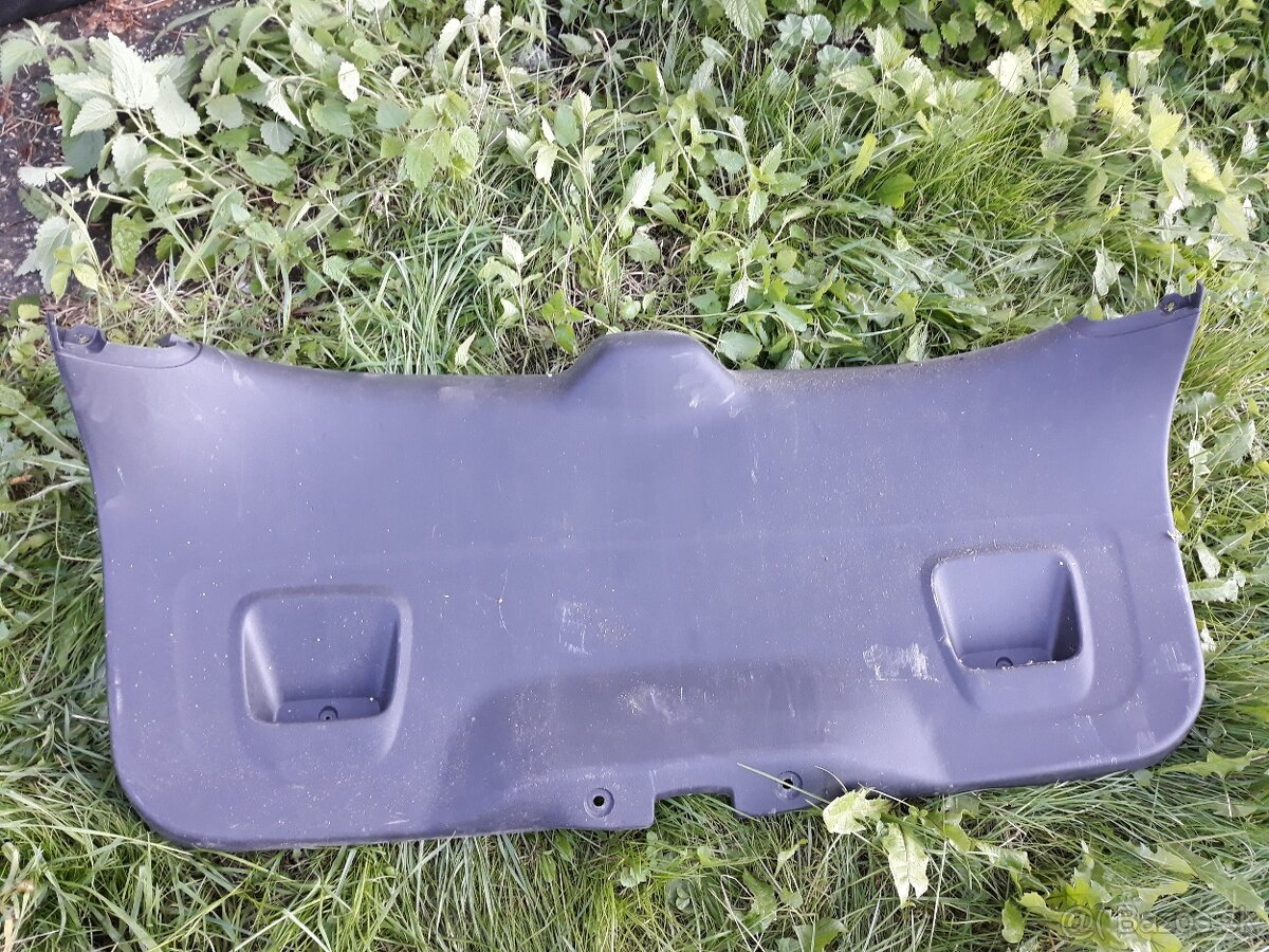 Kryt piatych dverí Peugeot