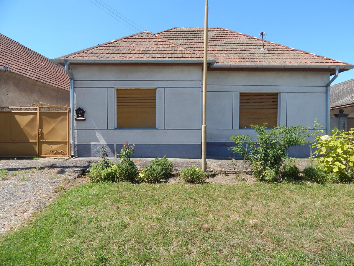 Na predaj 4 izbový dom vhodný aj ako chalupa v Malých Kosihá