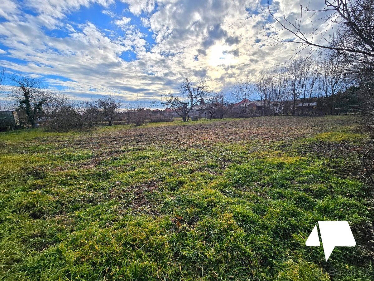 Predaj veľký stavebný pozemok pre viac domov Poľný Kesov