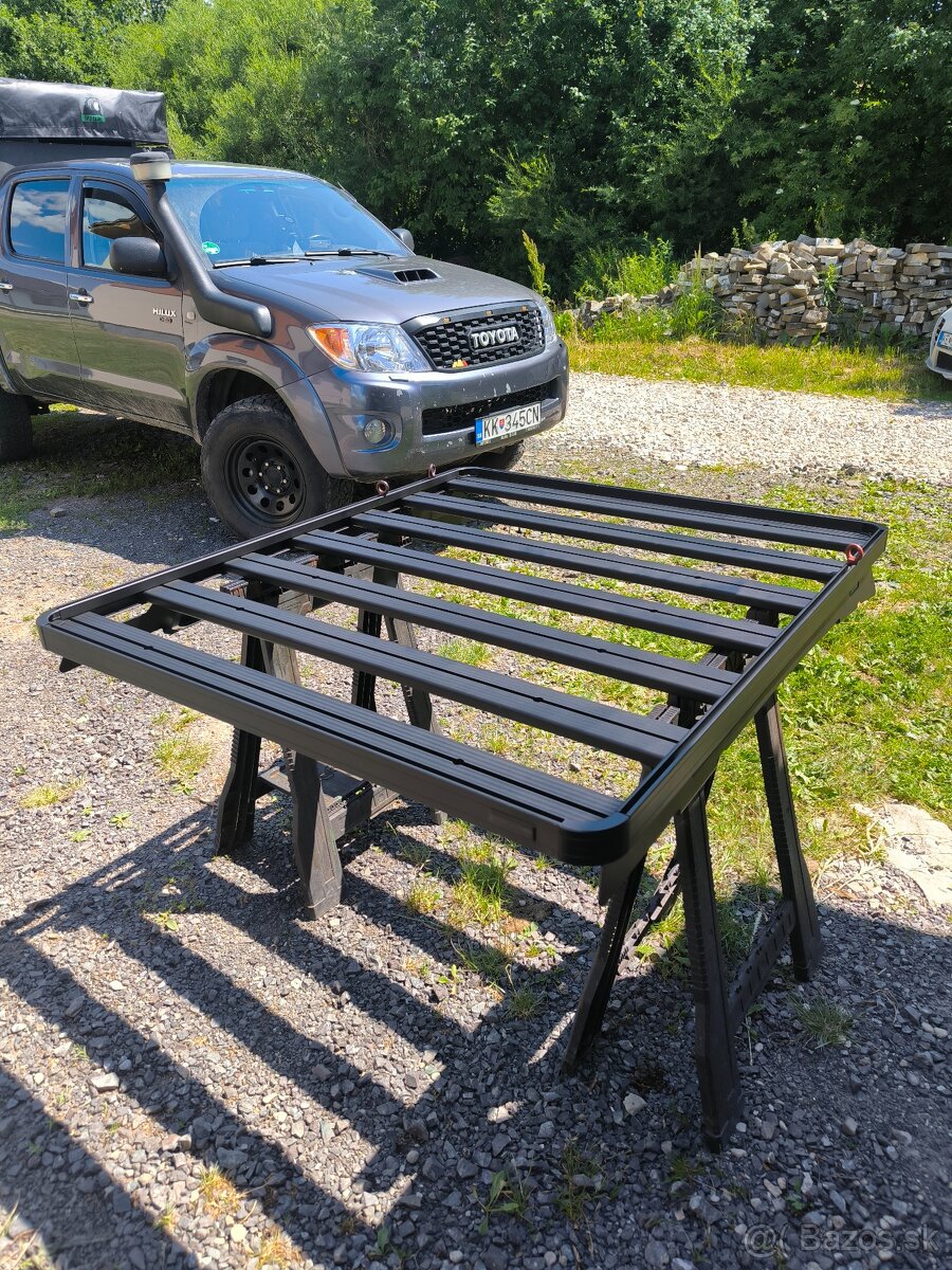 Frontrunner Slimline II expedična záhradka Hilux