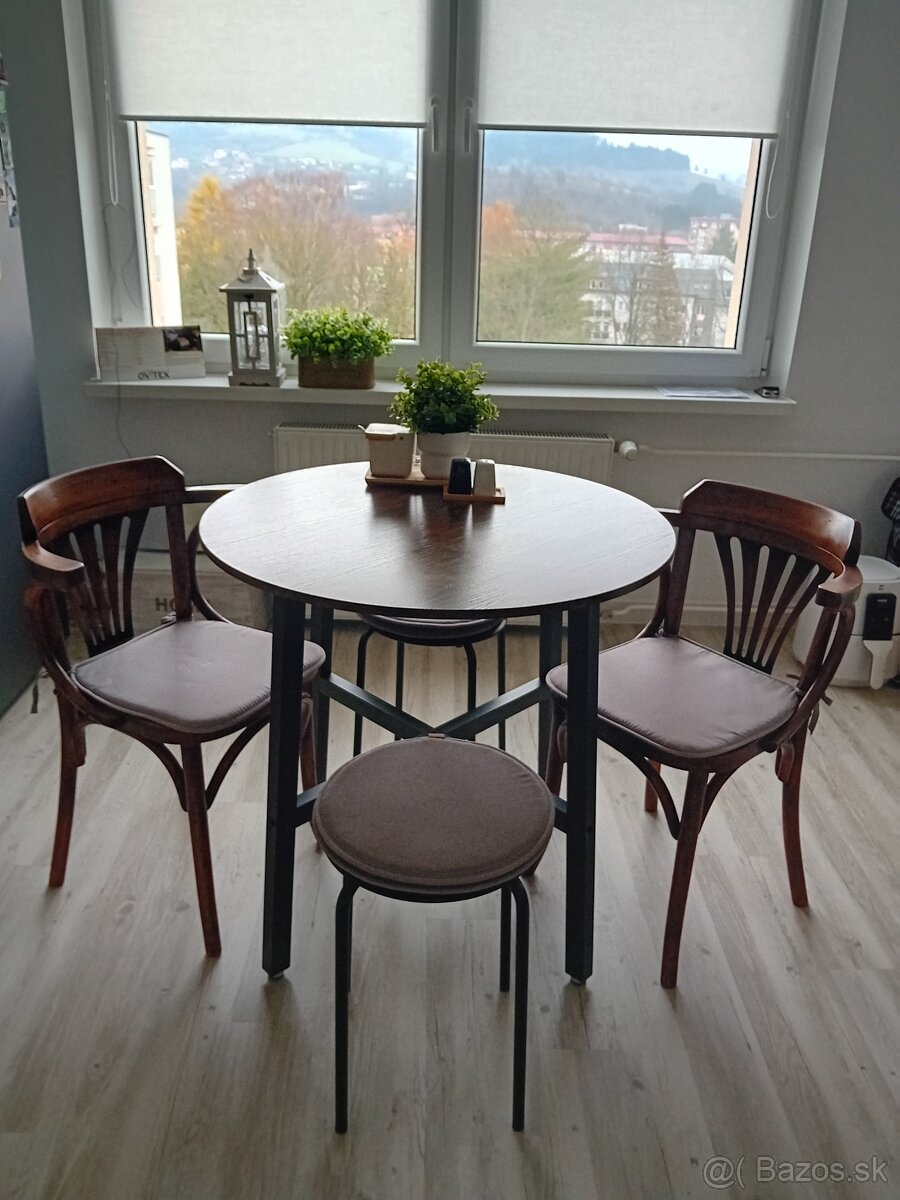 Predám okrúhly jedálensky stôl