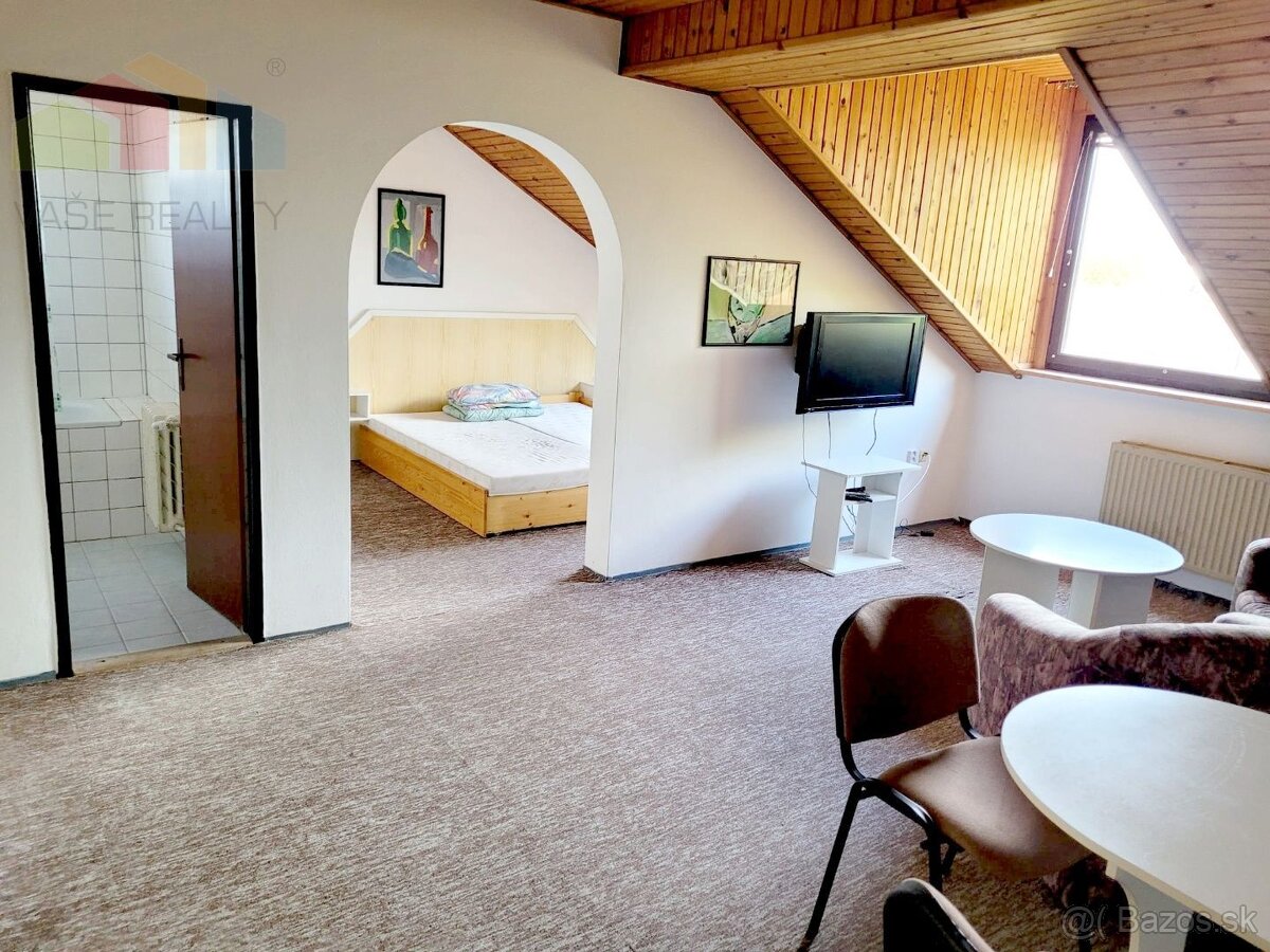 Na prenájom 2 izbový byt s parkovaním Pod Párovcami, Piešťan