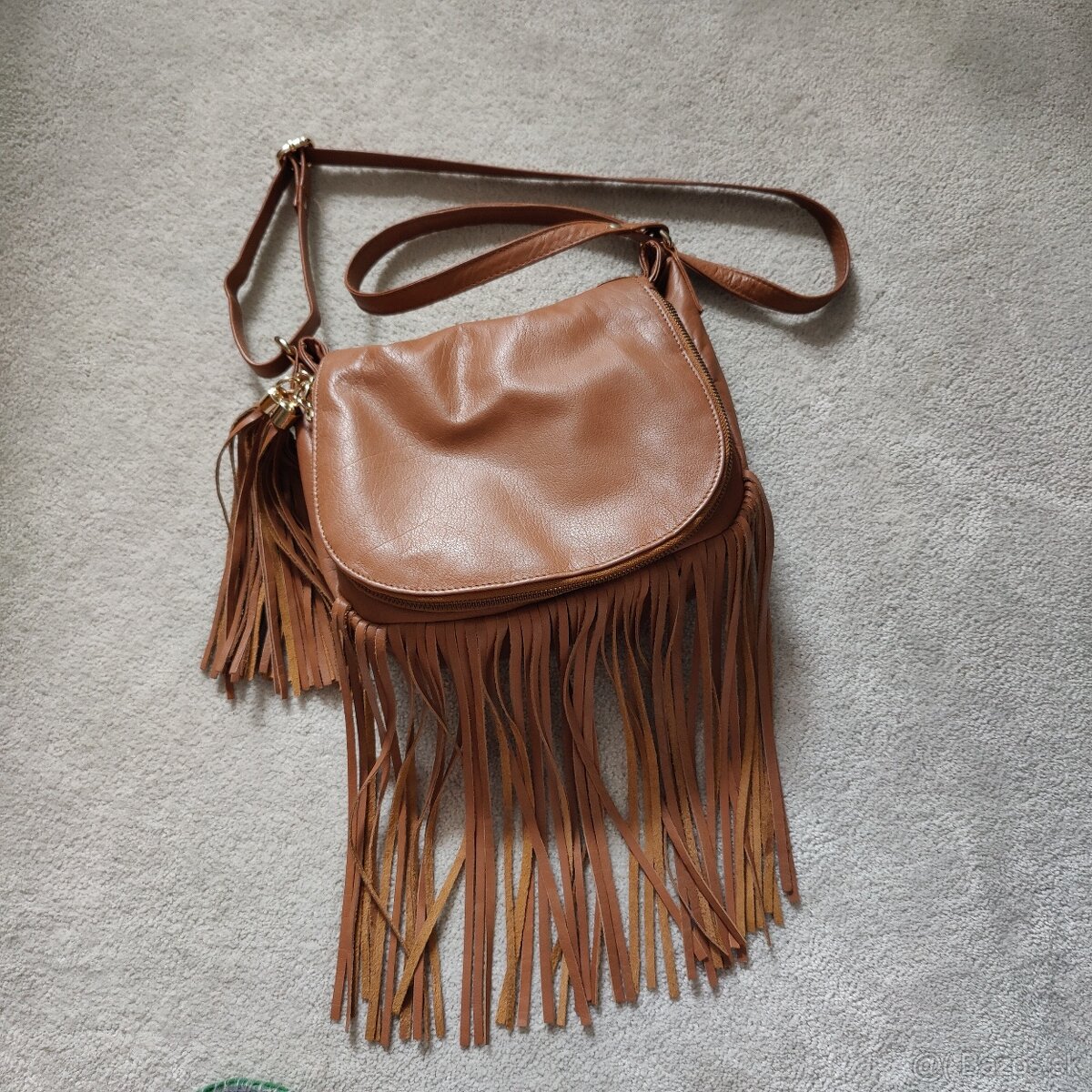 Kožená kabelka so strapcami