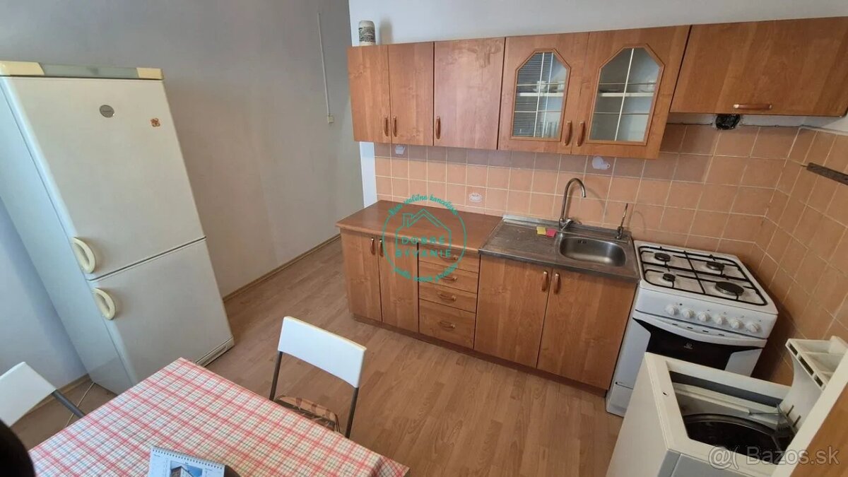 Prenájom priestranného 2-izbového bytu v Nových Zámkoch