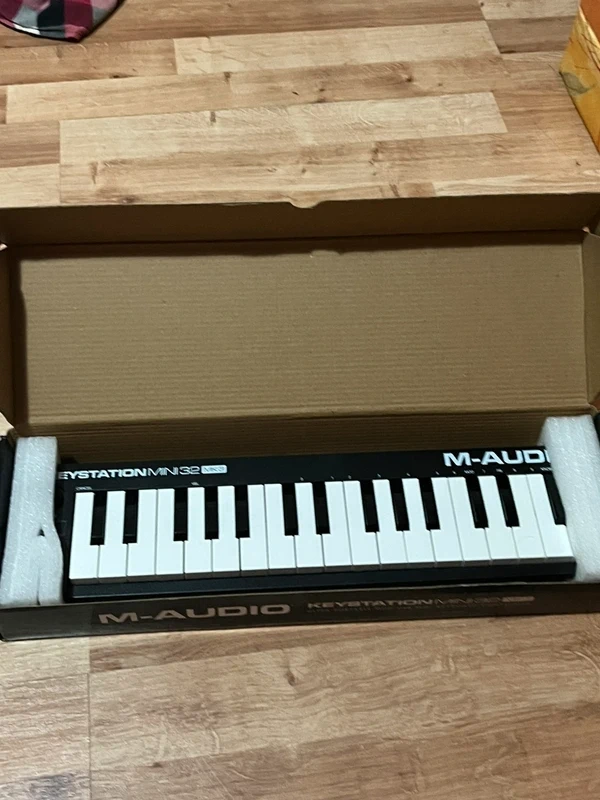 M-Audio Keystation Mini 32 MK3 MIDI keyboard