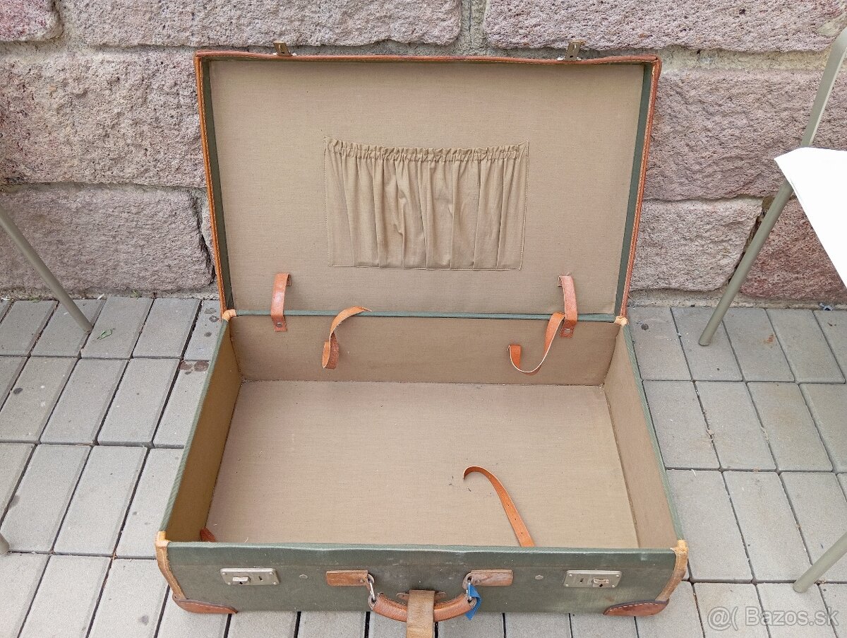 Predám starý krásny cestovný kufor