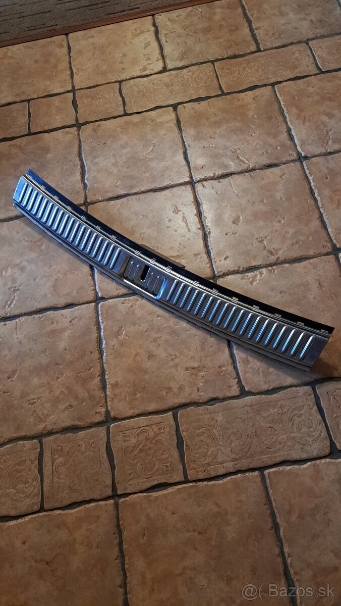 predám kufrovú chrómovú lištu - touareg2