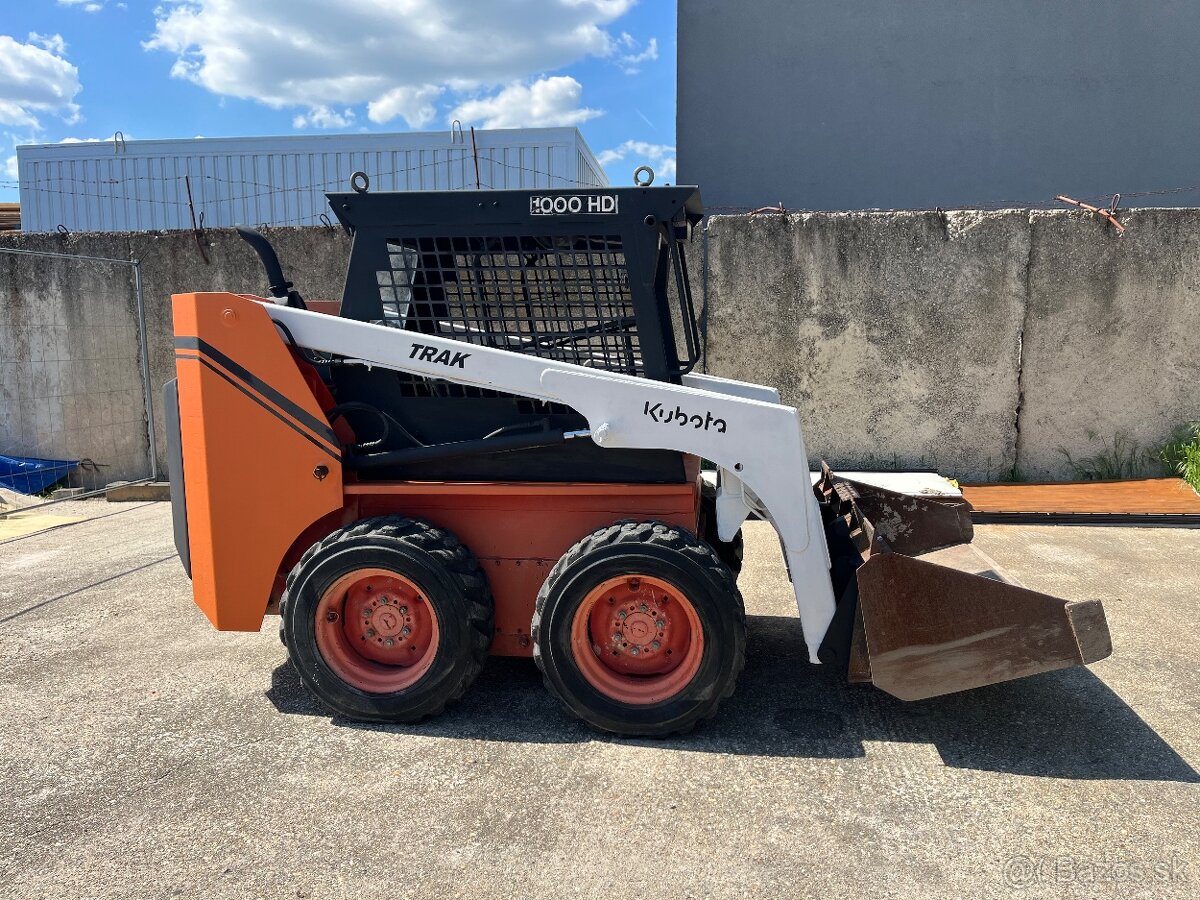 Šmykom riadeny nakladač Kubota Trak 1000