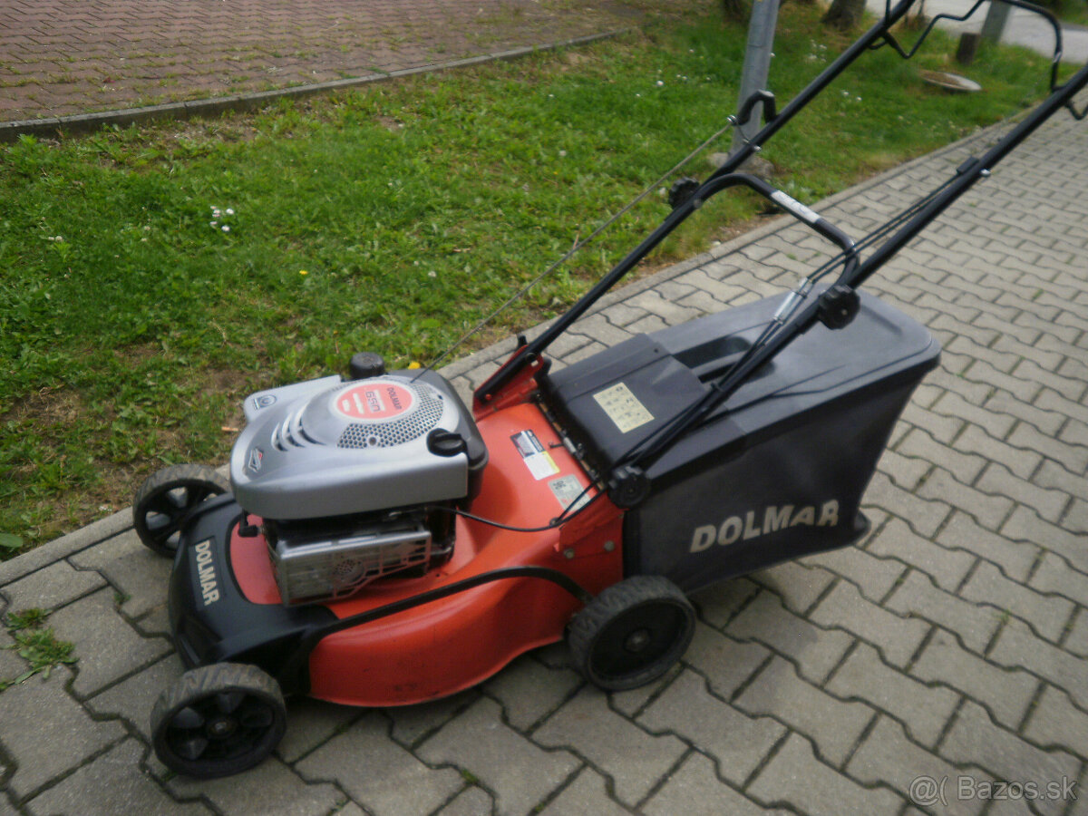 Benzín.kosačka Dolmar s pojazdom