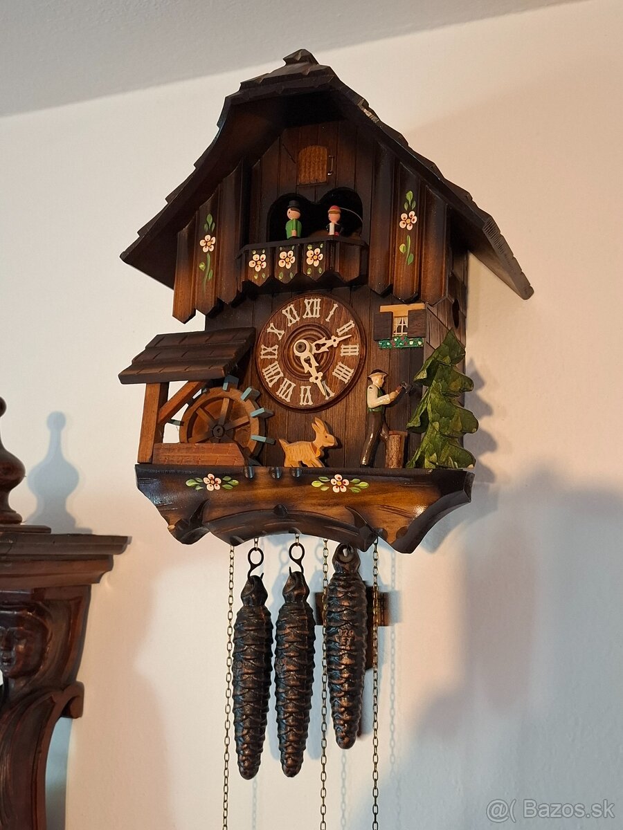 Predám funkčné Schwarzwaldské kukučkové hodiny s pohybom mly