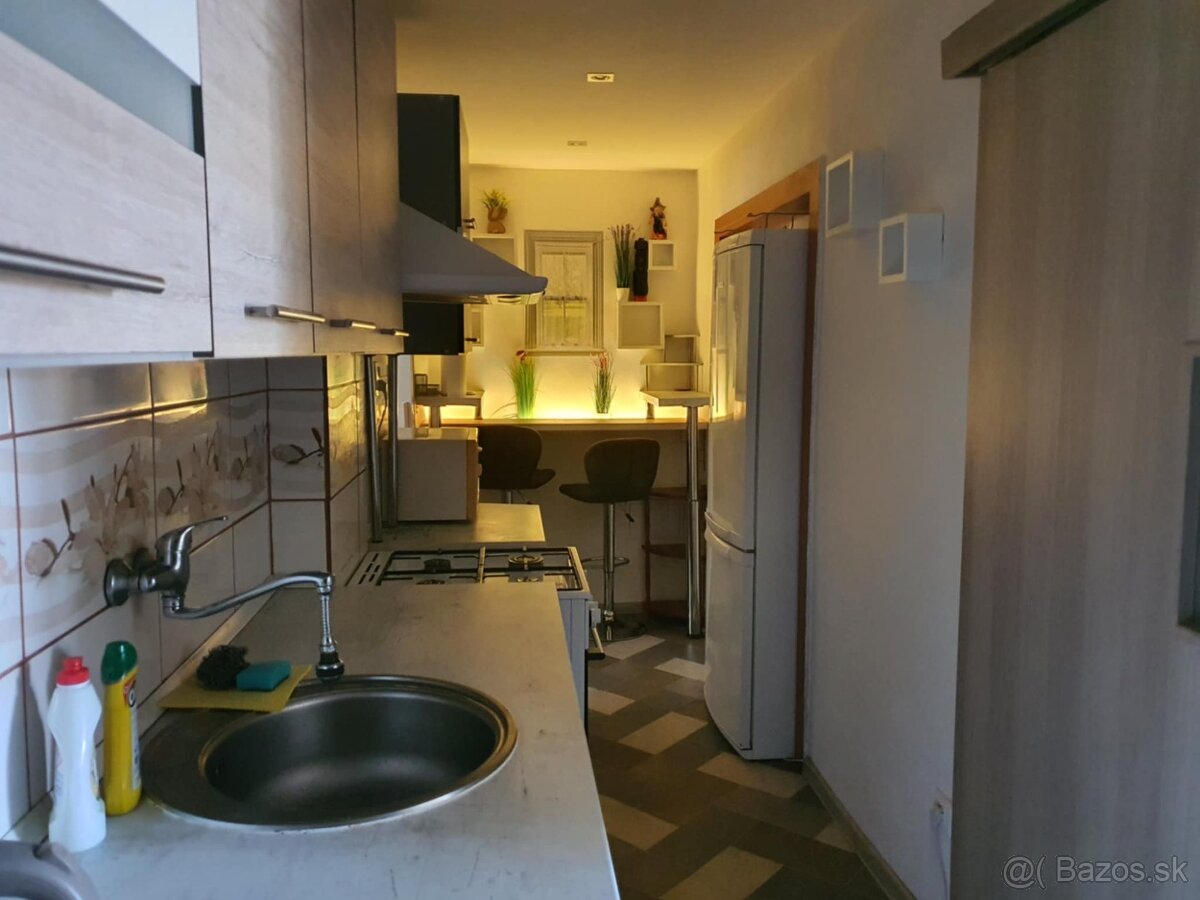 🏡 Kompletne zariadený 2,5 izbový byt v srdci mesta