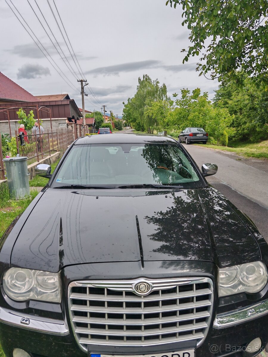 Predám Chrysler C300.