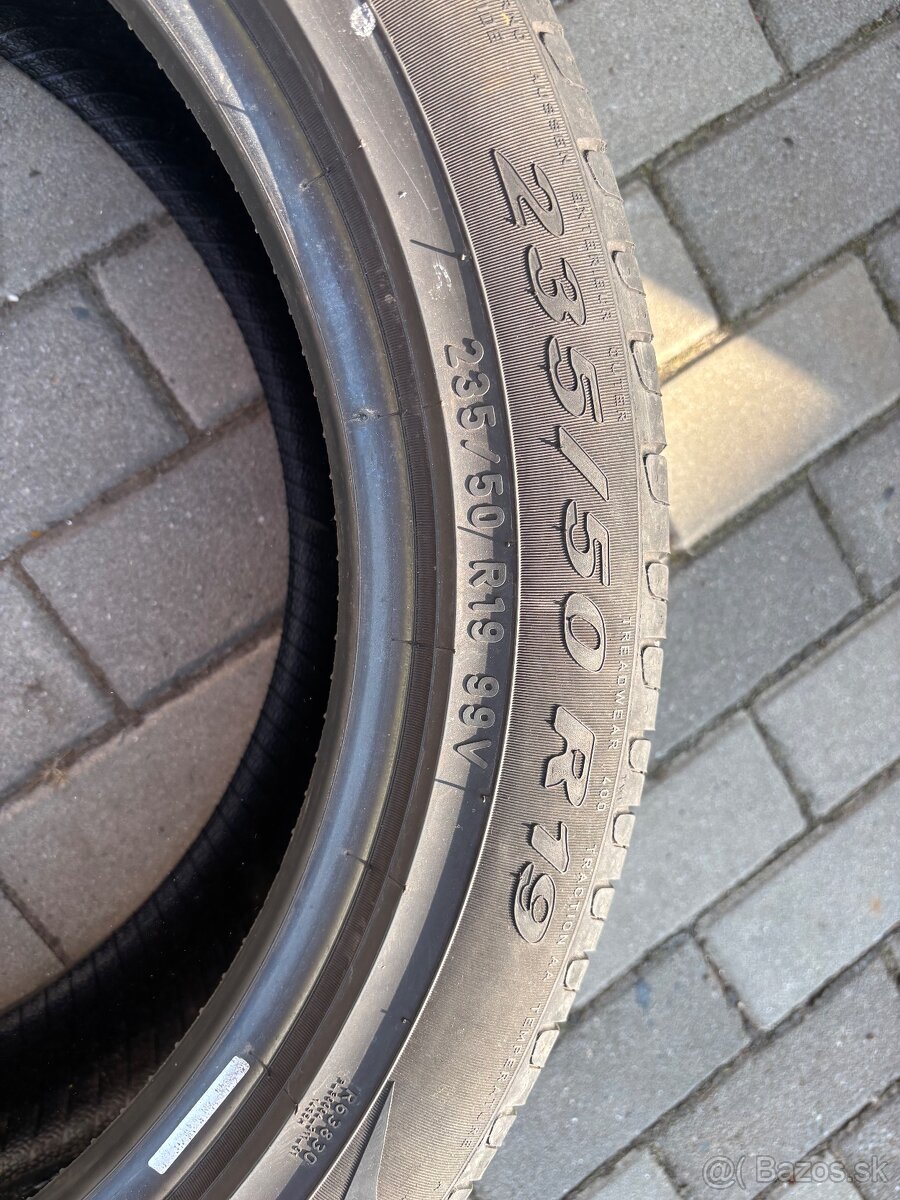 Predám 4 letné pneu Pirelli 235/50R19 99v
