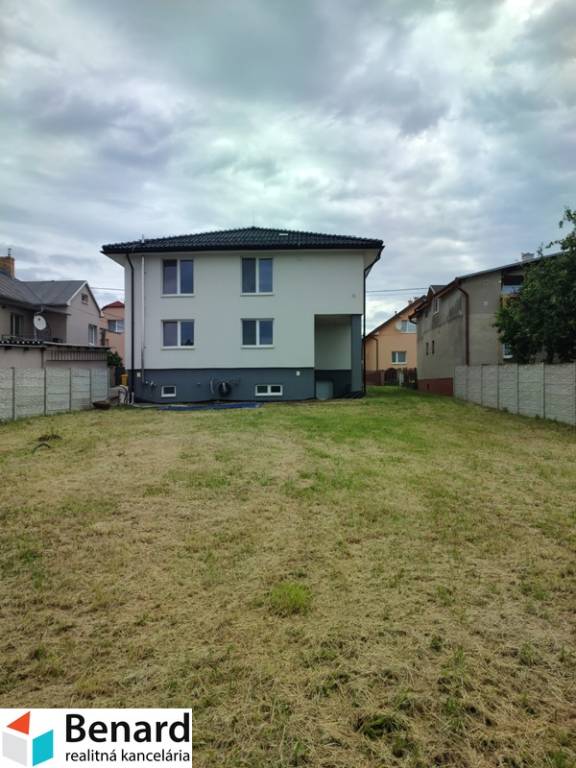 RODINNÝ DOM- NOVOSTAVBA, POZEMOK 825 m2, NEZÁBUDOVA, SABINOV