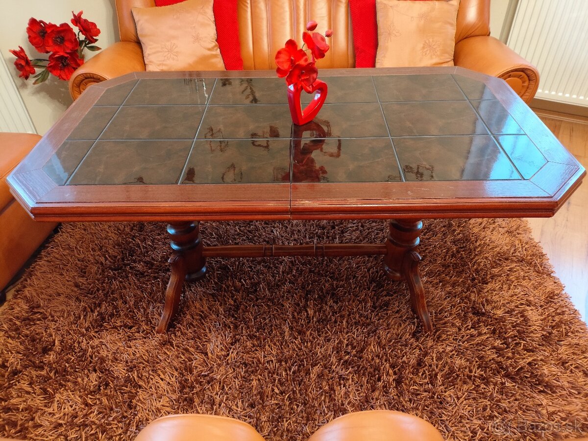 Veľký konferenčný stôl