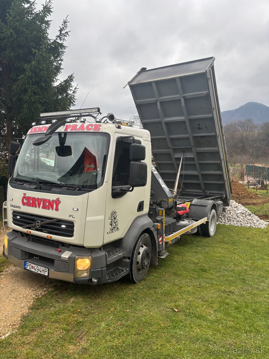 Volvo trojstranny sklapač s hydraulickou rukou