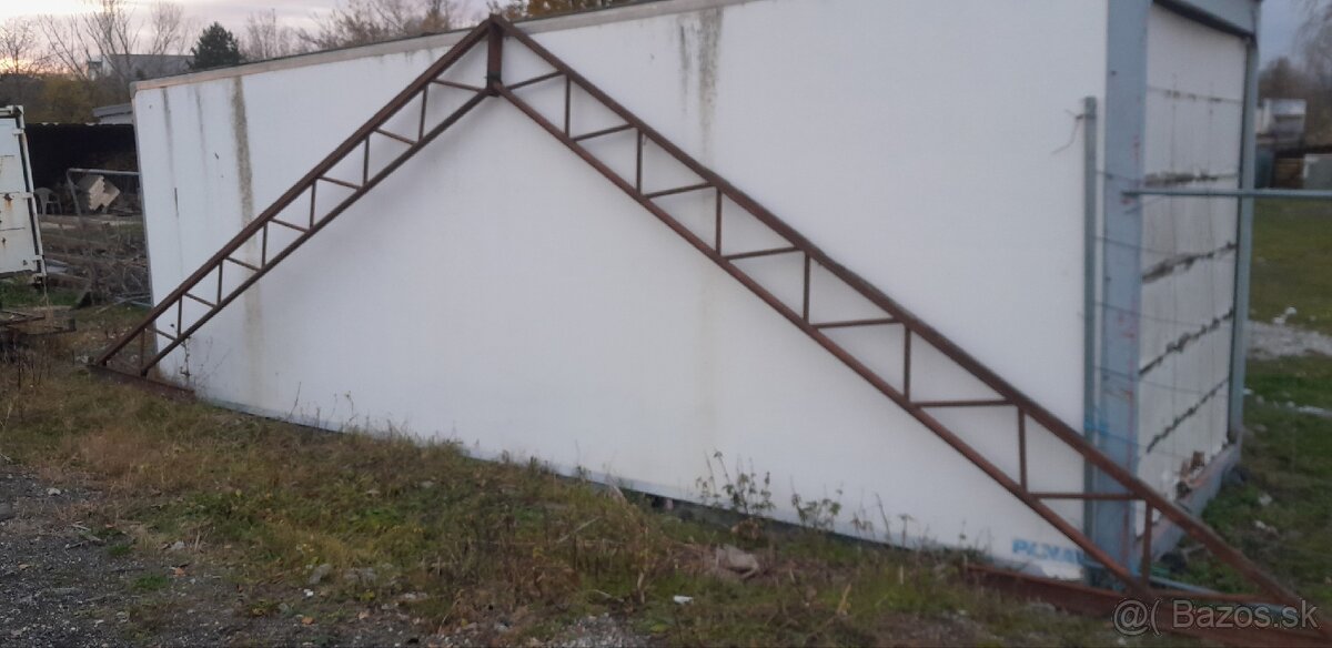 Strešné väzníky , ocelový väzník