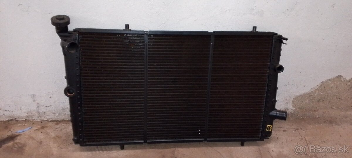 Lada Niva chladič motora