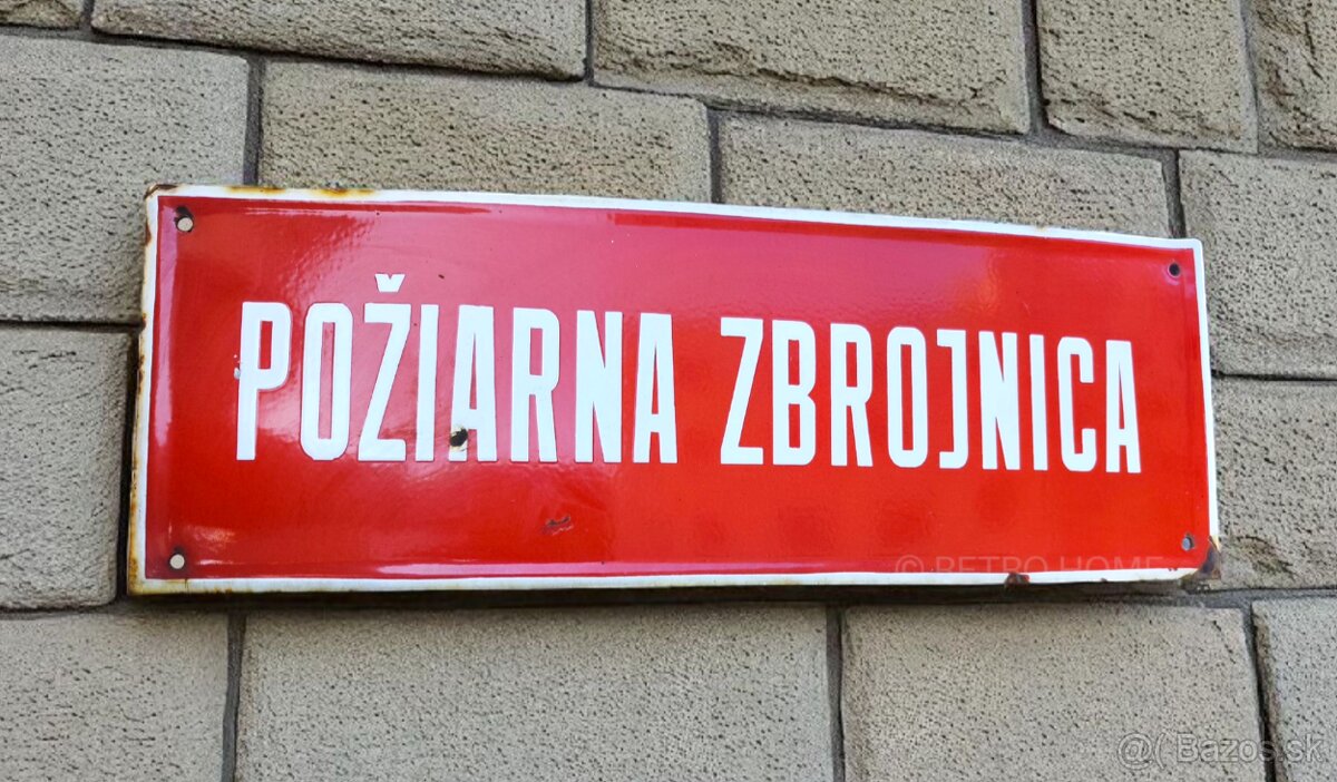 Staré smaltované tabuľky