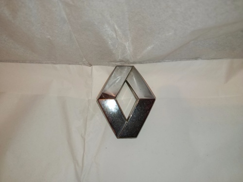 predny znak renault 9,5x7,5cm 20€