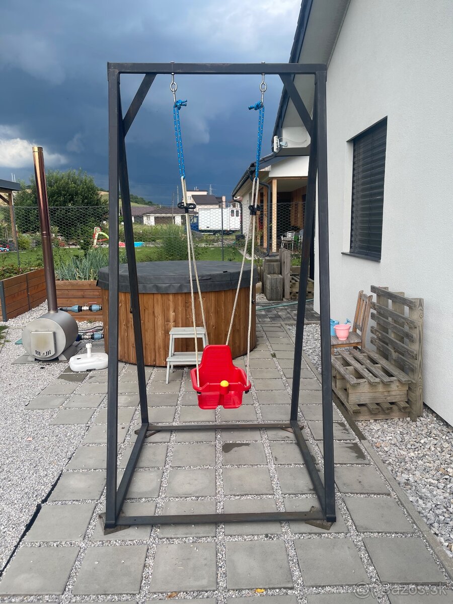 Konštrukcia s hojdačkou