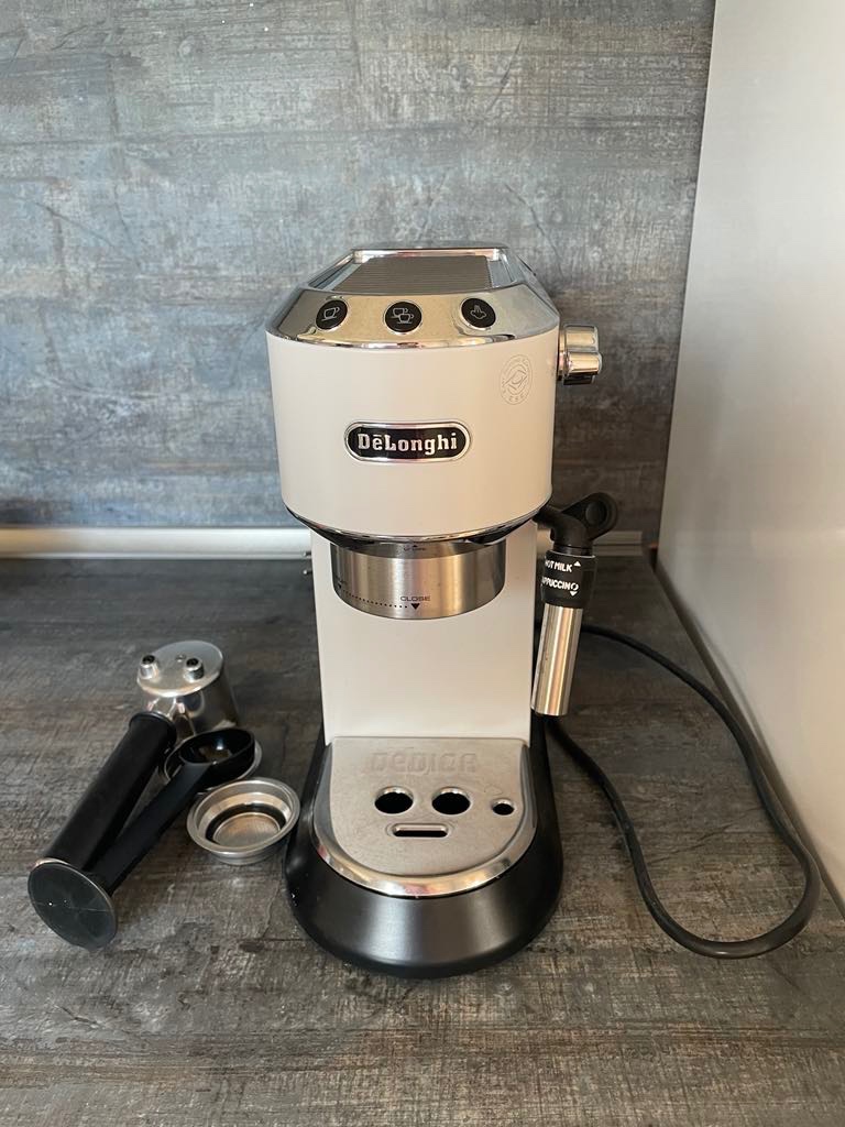 Pákový kávovar Delonghi EC 685.W