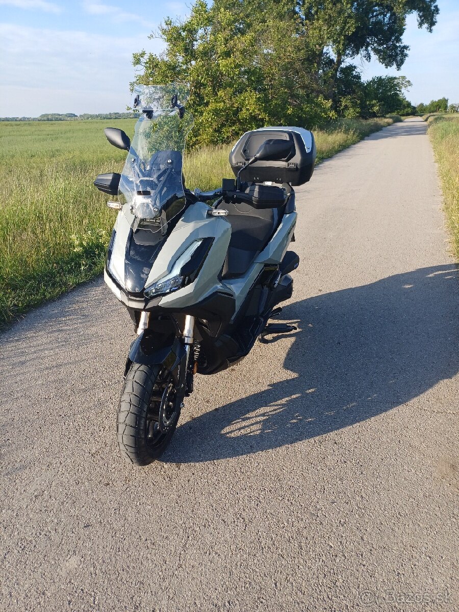 Honda adv 350