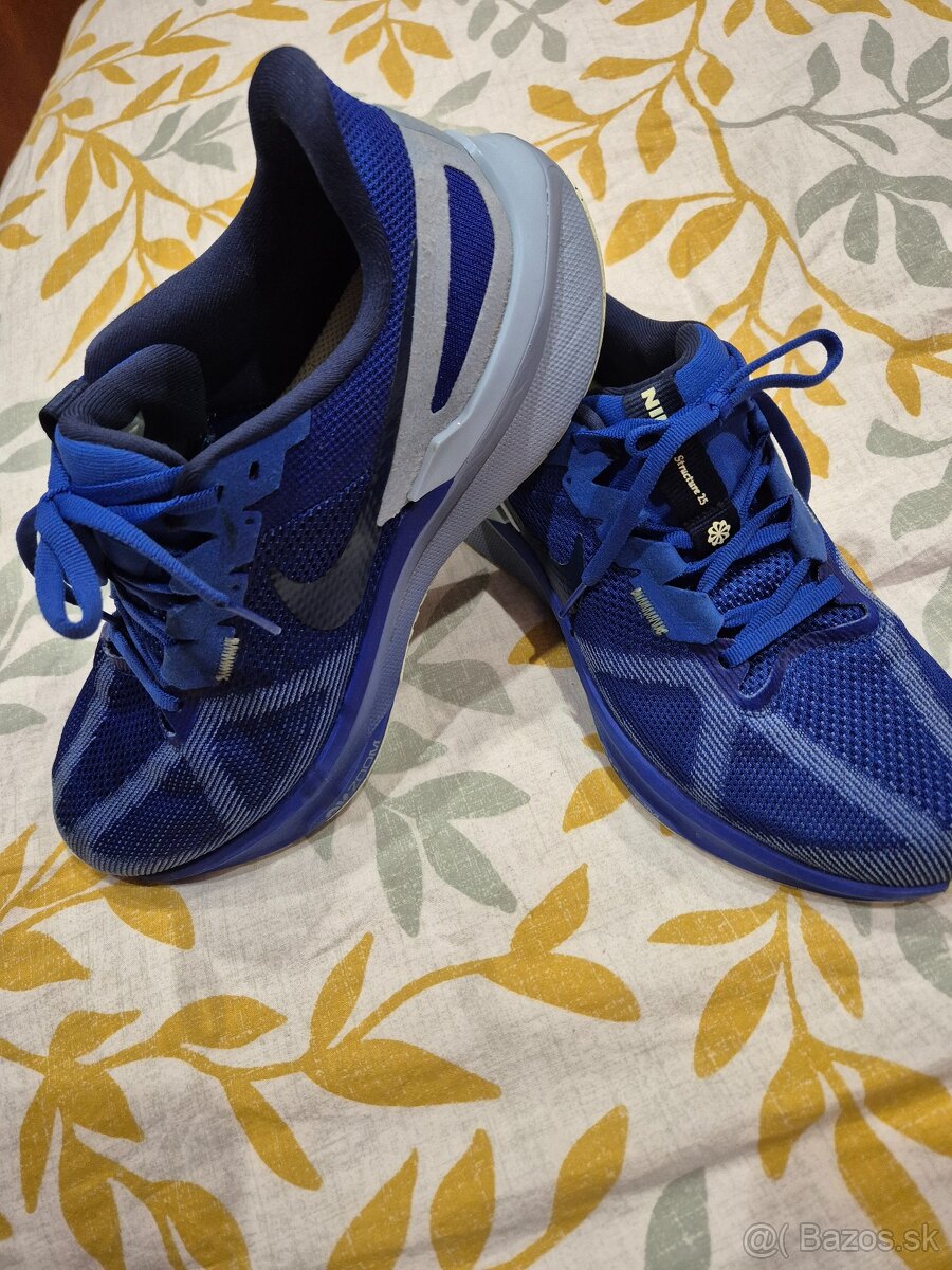 Nike Structure 25