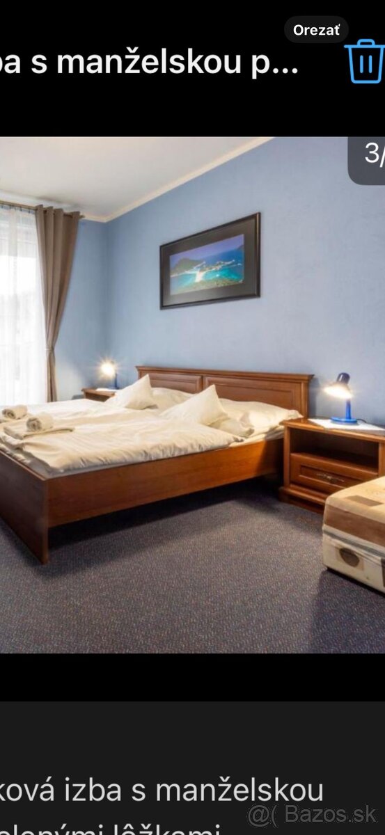 Manželská postel s nocnymi stolikmi