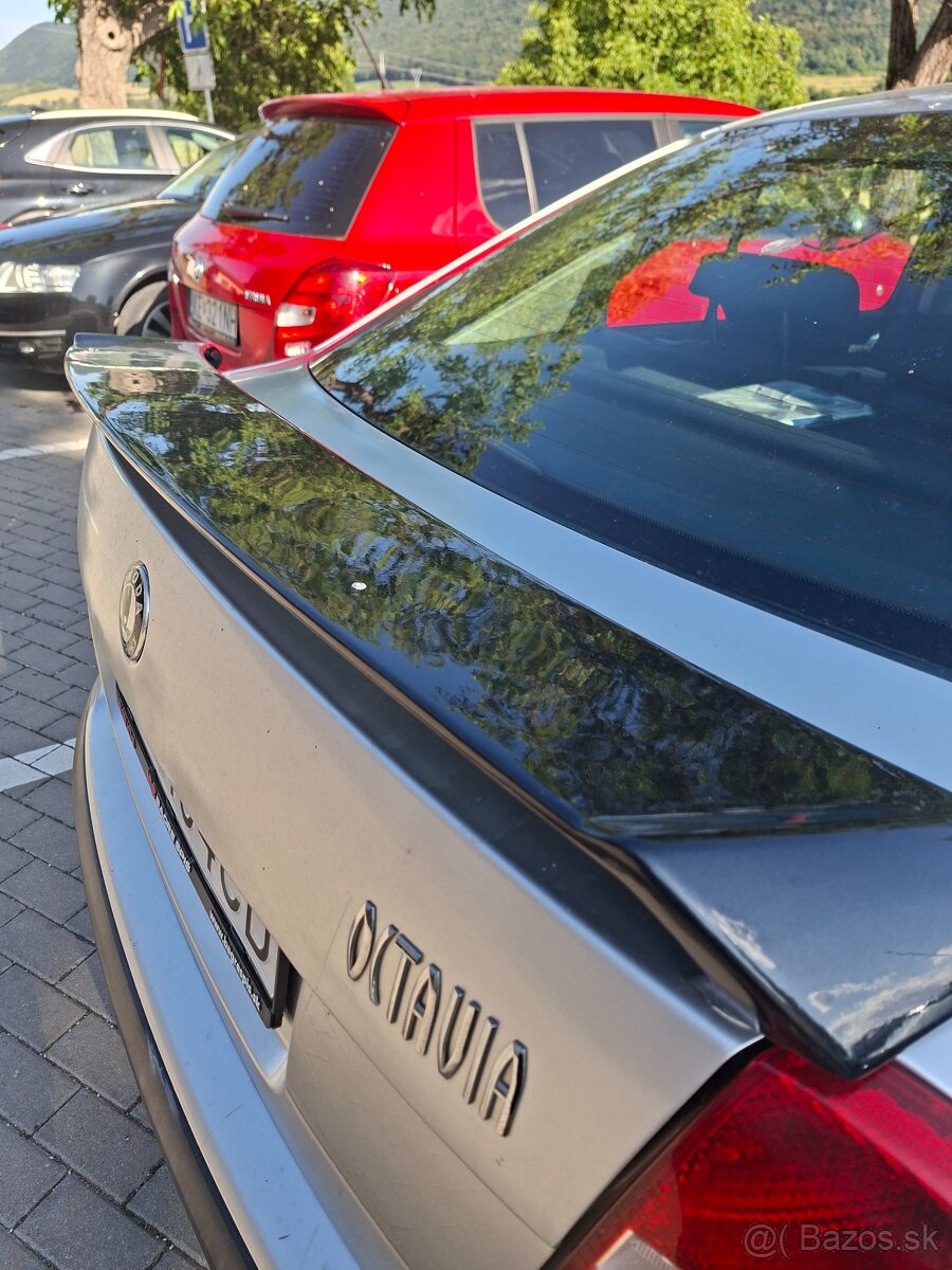 Predám krídlo na Octavia 2RS