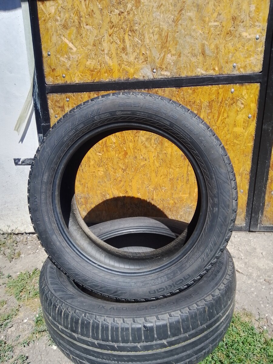 225/55r19 Nokian