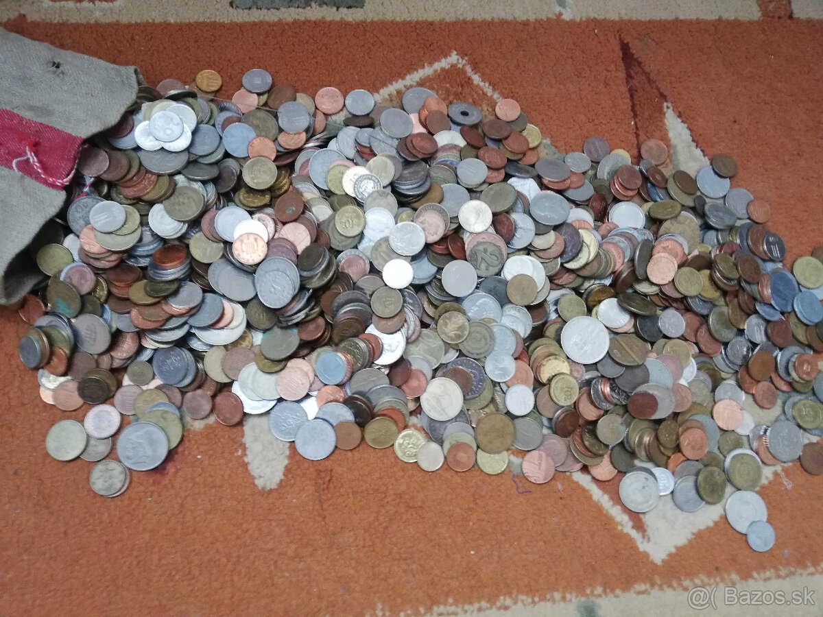 vyše 13 kg mincí svet mix