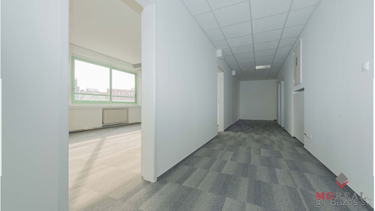 Prenájom kancelárie 24,79m2 na Nám. SNP, Staré Mesto