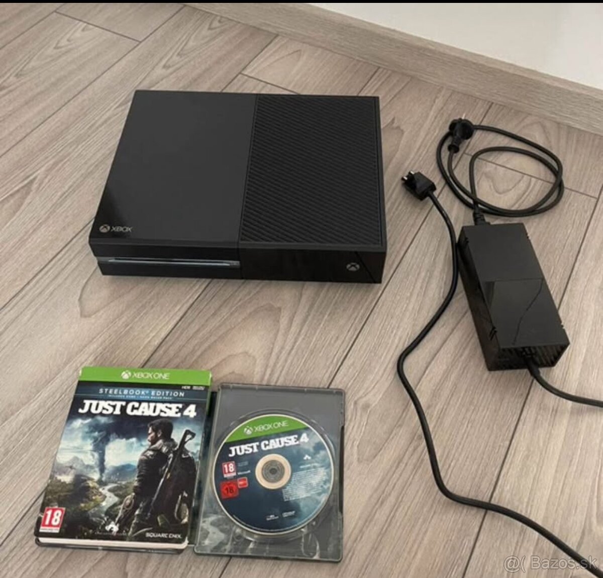 Xbox one 500gb +ovladac + hra just cause 4 steelbook